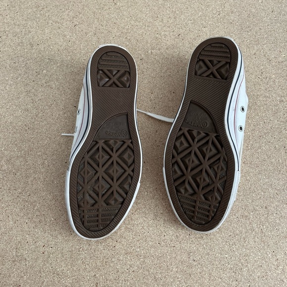 White converse low top womens size 7 - Picture 3 of 4